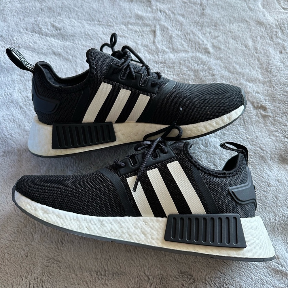 Adidas NMD_R1 Primeblue M7/W8 (brand new) core black/cloud white/grey five.